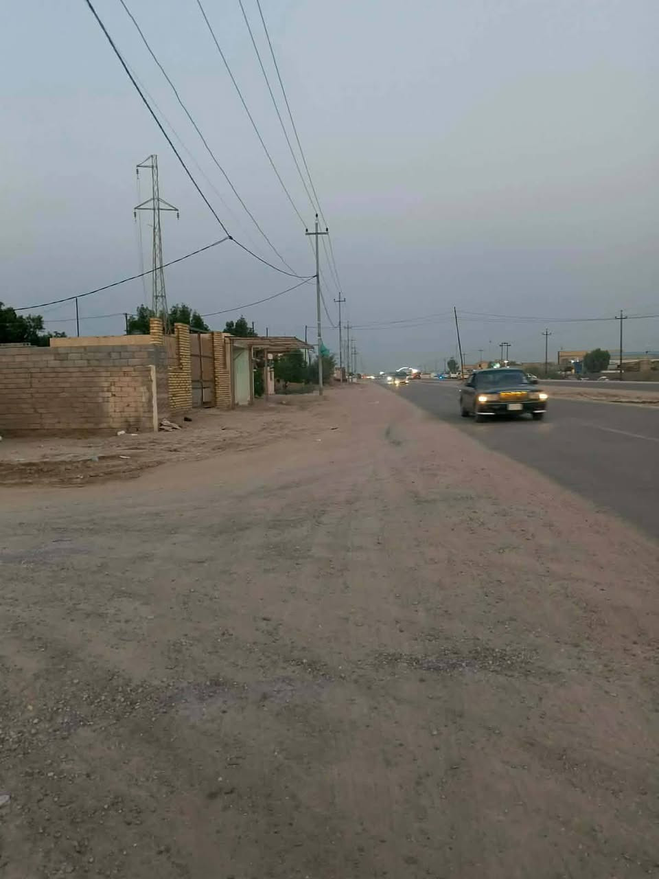 قطعه للبيع مساحه 200 متر
شارع لمجمع لسكني لثاني 
لشارع لفاصل بين حي سبايكر ومجمع السكني 
وبضهر مستشفى كارونا  
مسافه عن لشارع تقريب 500 متر
هيه صايره بنص مسافه مجمع لسكني قريبه على مسشفى كارونا 
 
نستقبل جميع العقارات للبيع والإيجار ✨
إذا عندك بيت، قطعة أرض، شقة أو محل وتريد تعرضه، تواصل ويانه، 
📞 للاستفسار والمعلومات ***********
