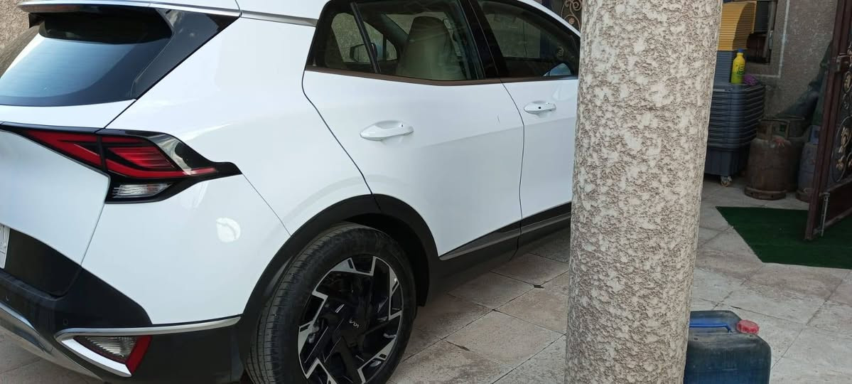 السلام عليكم سبورتج للبيع فقط موديل 24 ضمان دوليه رقم بغداد
بصمه تشغيل
بصمه ابواب
استيرن تدفئه 
كشنات تدفئه
كراسي كهرباء
محرك 2000
ماشيه 36 الف
مكفوله من البارد  ما عدا شخوط بسيطه
مكاني حي الجهاد
للاتصال ***********
السعر 22.400
