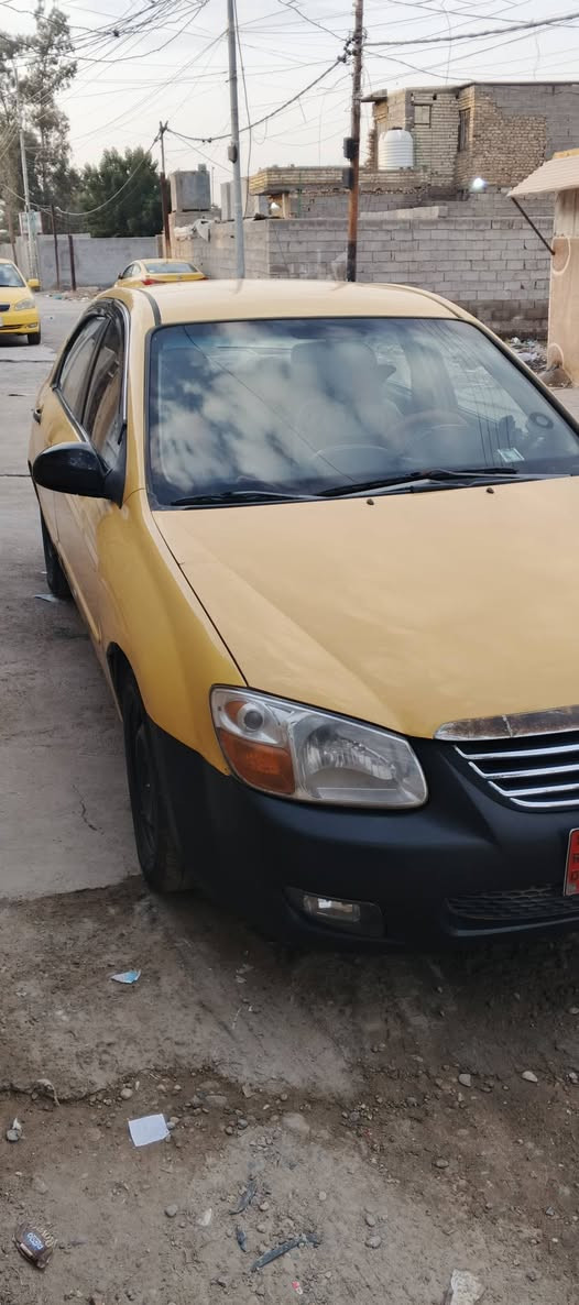 السلام عليكم 
كيا سبكترا محرك 2000 موديل 2007 رقم بغداد انگليزي سنوية بأسمي لل29 مصفرة هيئة وغرامات 
گير و محرك خير من الله حدادية امامي خلفي جديدة
كهربائيات كلها شغالة
تخم تاير جديد وباتري جديد وتخم دسكات جدد 
شاشة وكامرة اصلية دوارة 
تحكم مري كهرباء
سيارة جاهزة من كلشي وصارف عليها هواي
السعر 76 وبيها مجال للشراي
العنوان بغداد الشعب 
رقم الهاتف ***********
