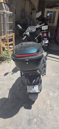 دراجه شحن للبيع 🏍️🏍️🏍️🏍️ نقصه بس بطاريات شاحنه جديده  الدراجه كامله مك...