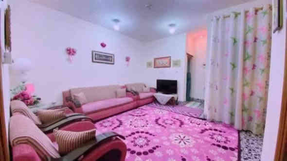 السلام عليكم ....
دار سكن مساحه ١٦٠م ركن طابقين بناء حديث 
عنوانه حي العسكري / حي الضباط خلف دكتور مثنا سابقا 
السعر ١٨٥ او بي مجال بسيط جدا 
للاستفسار /مكتب الأمين للعقار 
***********
