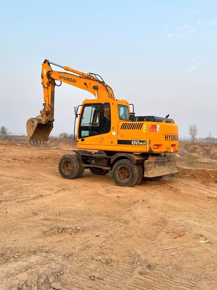 Korean imported Hyundai 150-7 wheel excavator, contact me if you're interested


**إذا كنت صاحب هذا الإعلان وتريد حذفه لأي سبب، رجاءا أرسل رسالة إلى الدعم الفني**