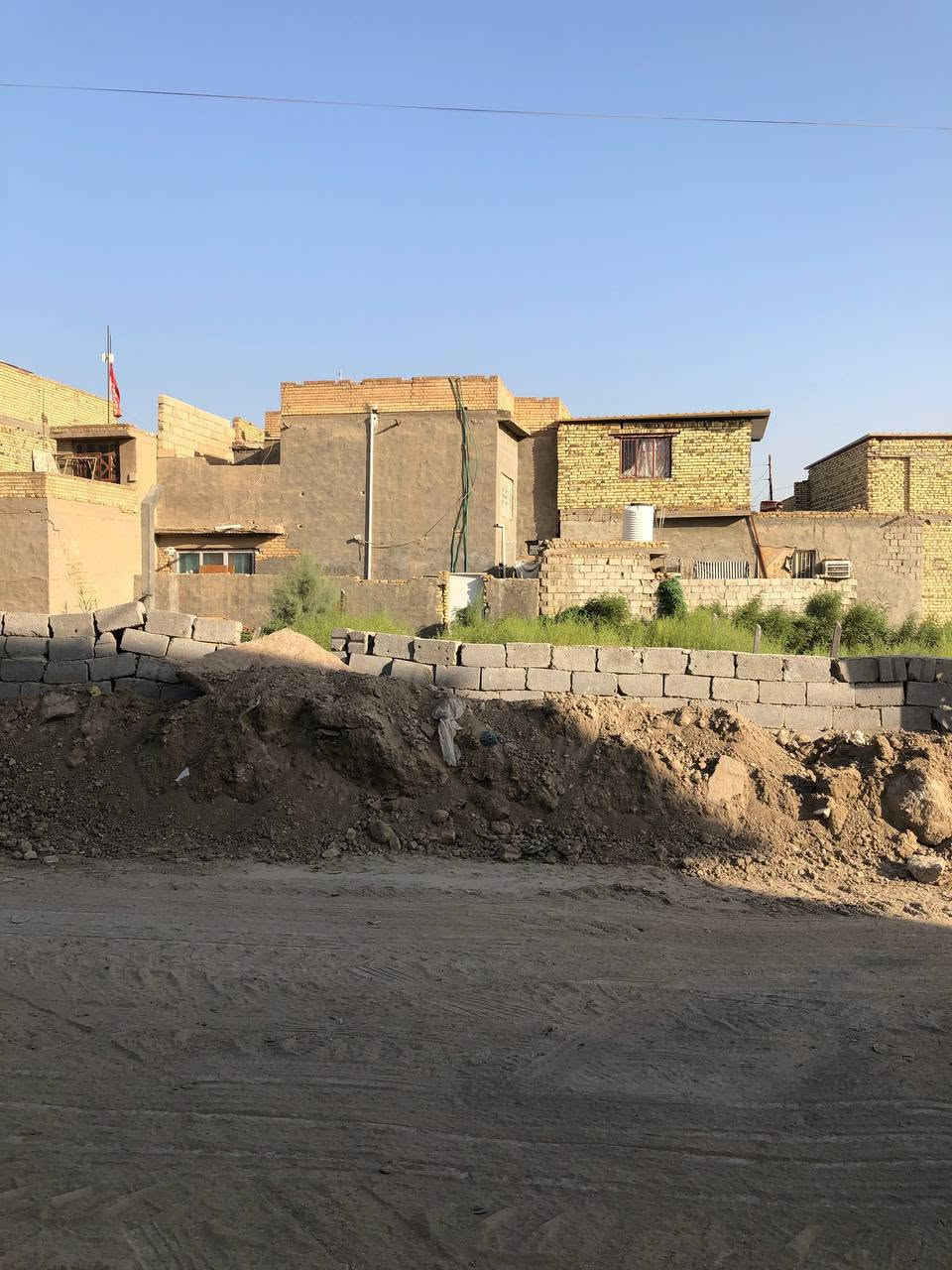 قطعتين للبيع 
الموقع محيزم السابعه 
شارع حسينيه ام البنين 
يبعدن عن الشارع200 متر. 
المساحه وحده مساحتها 180 
والثانيه مساحتها 170 
يرهمن بيع أو مراوس بسيارات أو فرق فلوس جنس العقار طابو زراعي سند 25 
البيع مستعجل بسبب اكمال بناء 
للاستفسار اكثر اتصل على الرقم ***********
