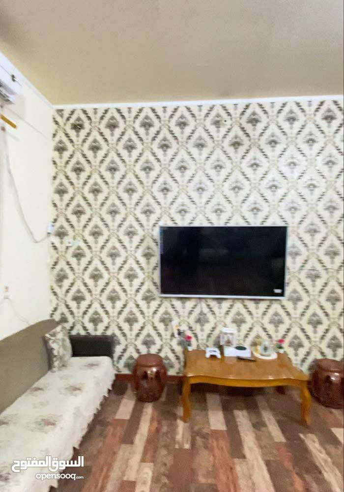 ​🏠 منزل للبيع في البصرة - كوت الحجاج
يعلن مكتب ضفاف البصرة للعقارات والمقاولات العامة عن عرض منزل مميز للبيع بمواصفات بناء حديثة وموقع حيوي.
​📍 الموقع:
​البصرة - كوت الحجاج الثانية - قرب مرطبات طربوش.
​📋 تفاصيل العقار:
​المساحة: 180 متر مربع.
​نوع العقار: طابو صرف (سند ملكية تام).
​سنة البناء: 2019 (بناء طابوق أصلي).
​التصميم: يحتوي على طابقين بتصميم حديث ومتكامل.
​📞 للتواصل والاستفسار:
​يرجى الاتصال على الرقم التالي:
***********
​ملاحظة من المكتب: البيت جاهز للسكن ويقع في منطقة مخدومة وقريبة من المرافق التجارية.
