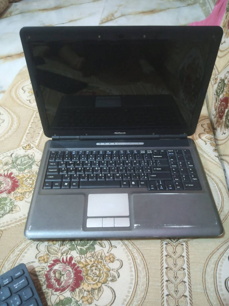 سلام عليكم عندي لابتوبات عدد2 واحد DELL والثاني ASROCK ثنينهن شغالات بس البطاريه منتهي يعني ع الكهرباء يشتغلن ال DELL السماعات واكفه والكيبورد نص واكف ونص لا وياه شاحنه وكيبورد خارجي جديد ومواصفاته و النضافه موضح ب الصور أما ASRock هم شغال وكامل و البطاريه هم واكفه يعني ع كهرباء مباشر الماوس المس مره يشتغل ومره لا انطيك ماوس خارجي وياه والنضافه والمواصفات هم موجوده ب الصور ابيعهن ثنيهن سوه قيم بما يرضي الله اني انطيتك الي بيهم بعد وهذا رقمي ***********
