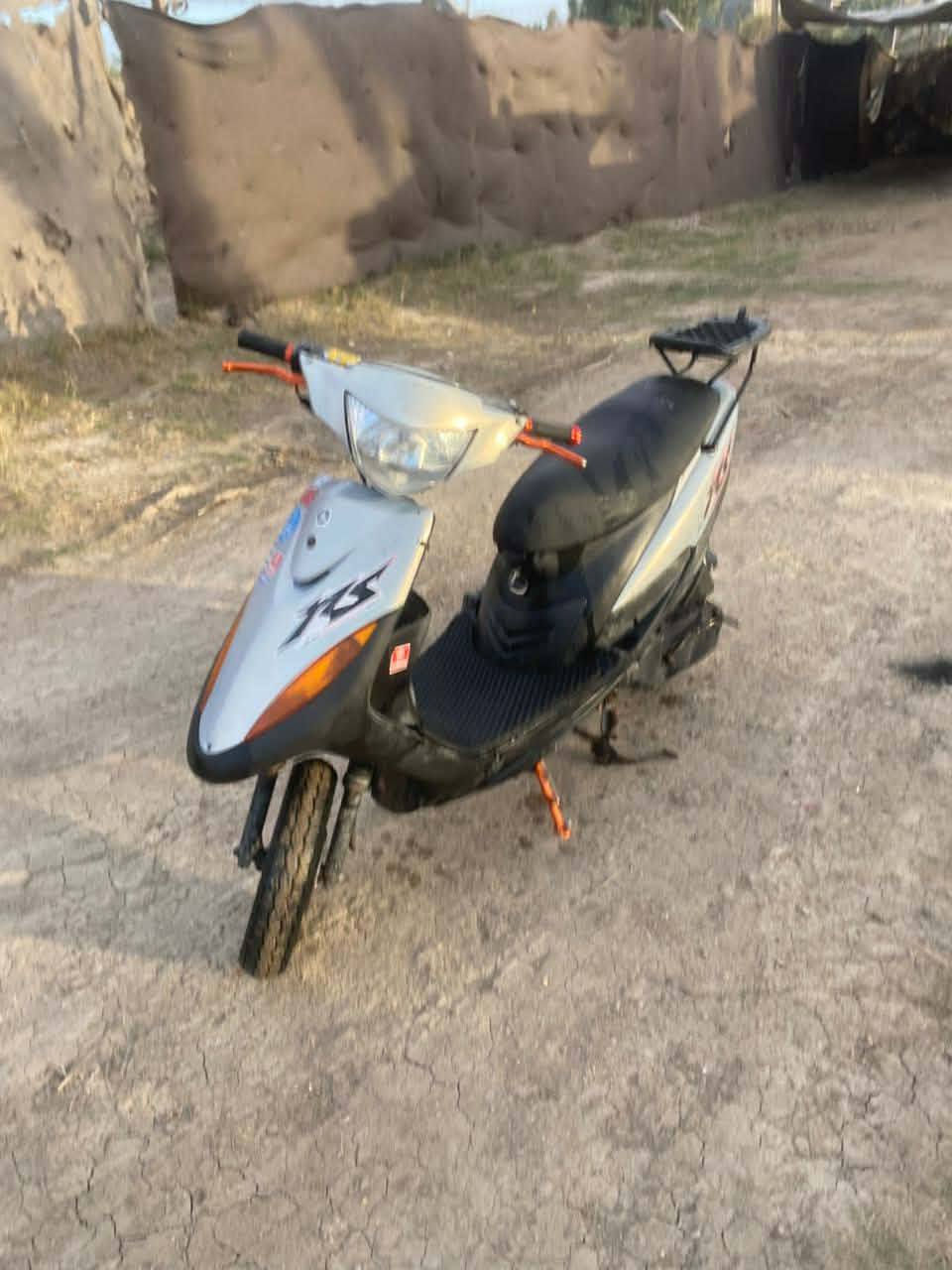 السلام عليكم دراجه ماكس عدله للبيع بوشه ٤٩ ابلادي ما مفتوحه السعر ٥٥٠ وبيه مجال بصيط مكاني حله ***********
