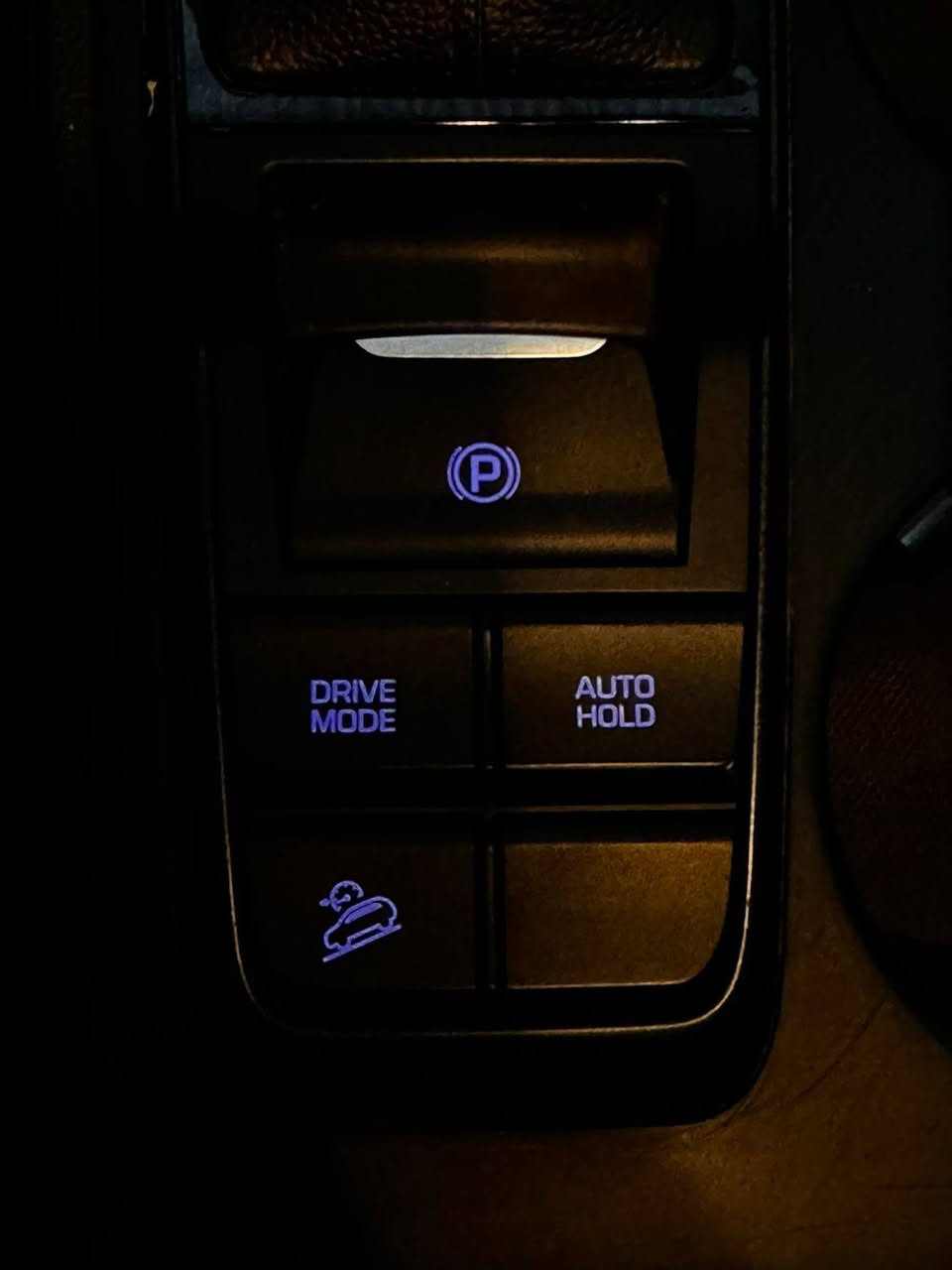 السلام عليكم للبيع توسان ٢٠١٩ وارد امريكي اللون اسود السياره حادثها خشم جاملغ السايق والبنيد بدون دواخل وايرباك ستيرن وبردة وراجعات سيستم صور الحادث موجوده ورقم الشاصي موجود والسونار موجود رقم بغداد الجديد الدولي بأسمنا سنويه جديده وهزه جديده 
المواصفات: 
مكينه ٢٠٠٠ 
ماشيه ٤٥ الف 
شاشة جبيرة
كامرة خلفية
ابل كار بلي
دفع رباعي
رادار امامي
تحديد مسار
مانع اصطدام 
سايد بريك دكمه
اوتوا هولد
ثلاث وضعيات قيادة:سبورت-ايكو-نورمال
كشافات اماميه
تخم تاير جديد
كاعيات الشركه الاصليات
كتلوكات الشركه
السبير والعده مالته 
السيارة جديدة جداً بمعنى الكلمة والجاملغ مبدل اصلي نفس اللون يعني فقط قطعة وحده البنيد صبغ والسونار موضح امامكم وصور الحادث كذلك عنوان السياره بابل مشروع المسيب السعر 160وبي مجال للاستفسار ***********
