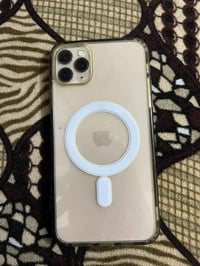 ايفون ١١ برو ماكس • مكفول • نضافه