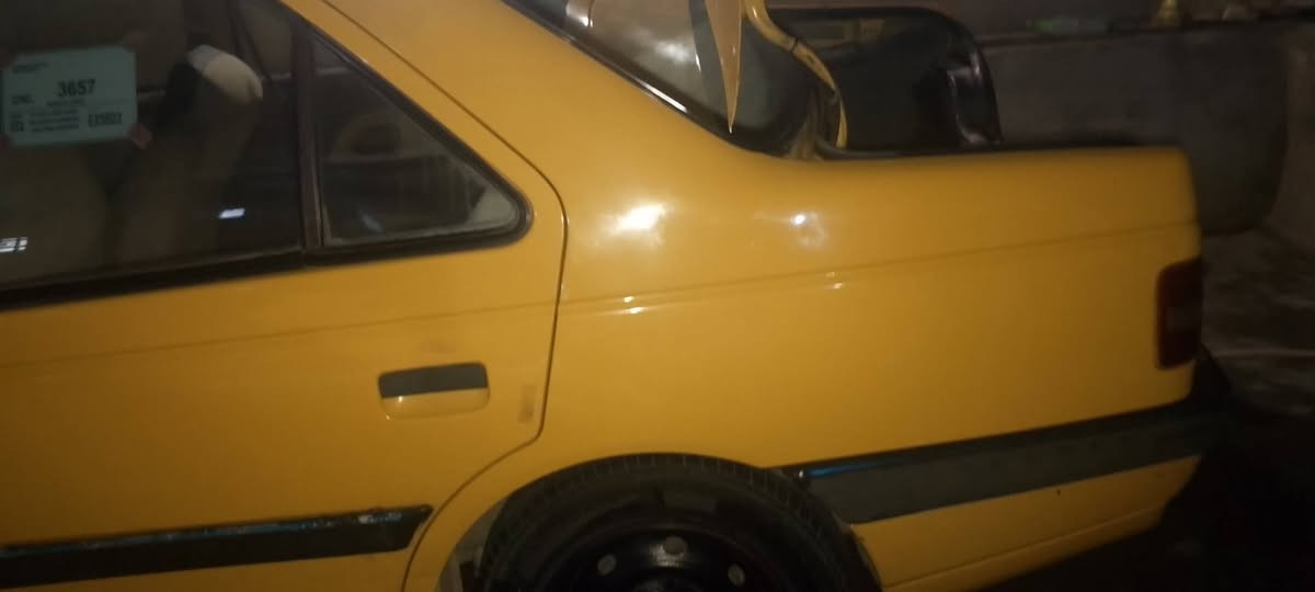 السلام عليكم اخوان عندي سيارة للبيع بيجو 405 السعر رايدهة ب35 ورقة وبيهة مجال للطيبين تاخذهة كاملة مصفرة وكاملة هيئةوغرامات ولسنوية ب2028 يلة تصقط اني صاحبهة الشرعي موديل 2016  ثاني يوم احول الك واي شي موجود بمقطع الفيديو راح تلكاه موجود بيهة ورقمهة الماني بغداد ه‍ـ ‍‍‍***********
