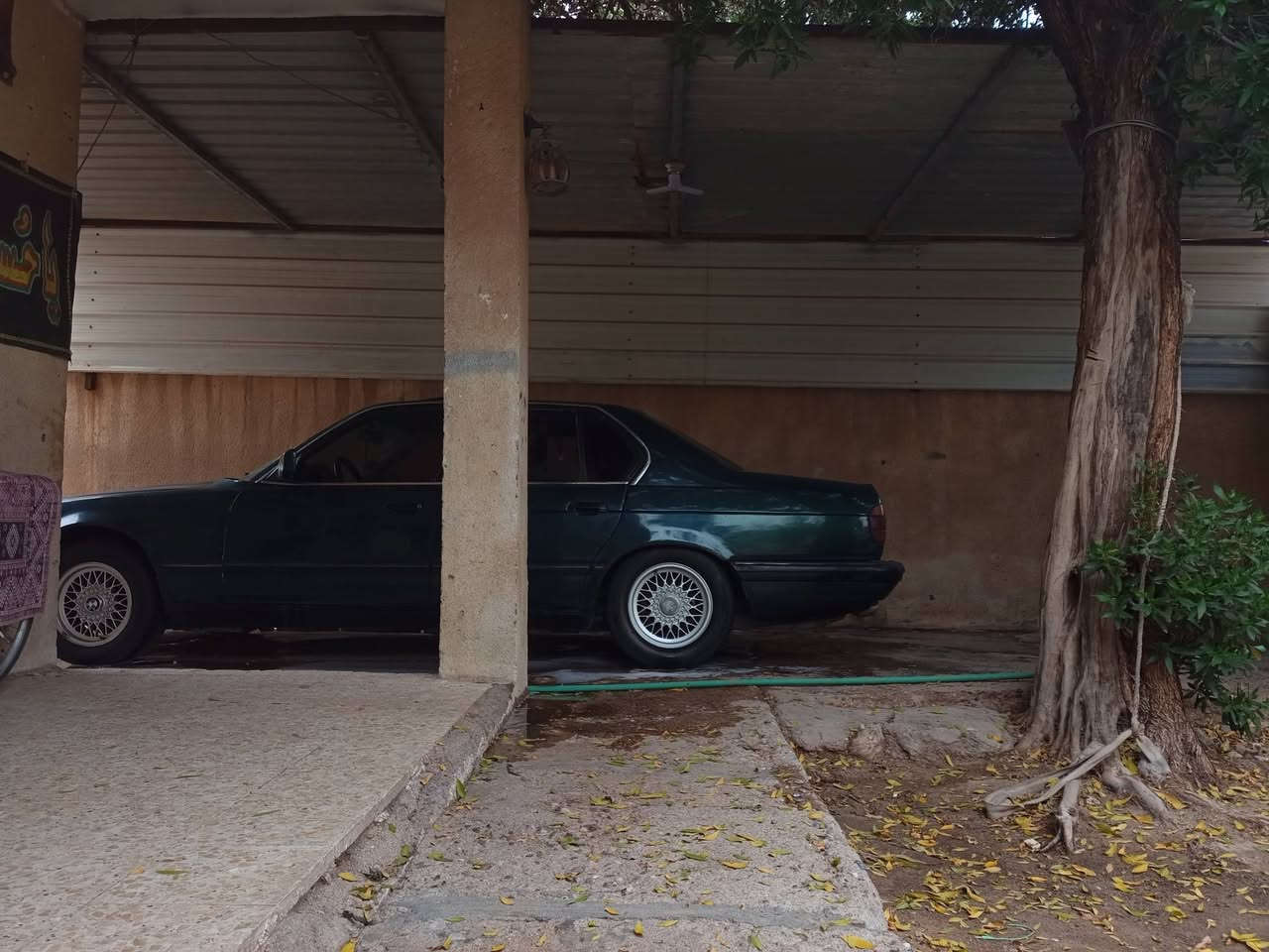 سلام عليكم BMW للبيع امراوس سياره نضيفه كشنات جلد تخم تاير كهربائيت كلها شغاله ويل خليه السياره رقم كربلاء مشروع وطني راعيها يمي موجود بالبصره لون زيتوني مكينه لا تنقيص ولا تبخير نقصها فيت بم يعني ماجاي تتشتغل عنوان السياره بصره سفوان سياره نضيفه وحلوه ونصبه فول للبيع او مراوس ماقصها شي السعر 50 ورقه رقمي وتساب ***********
