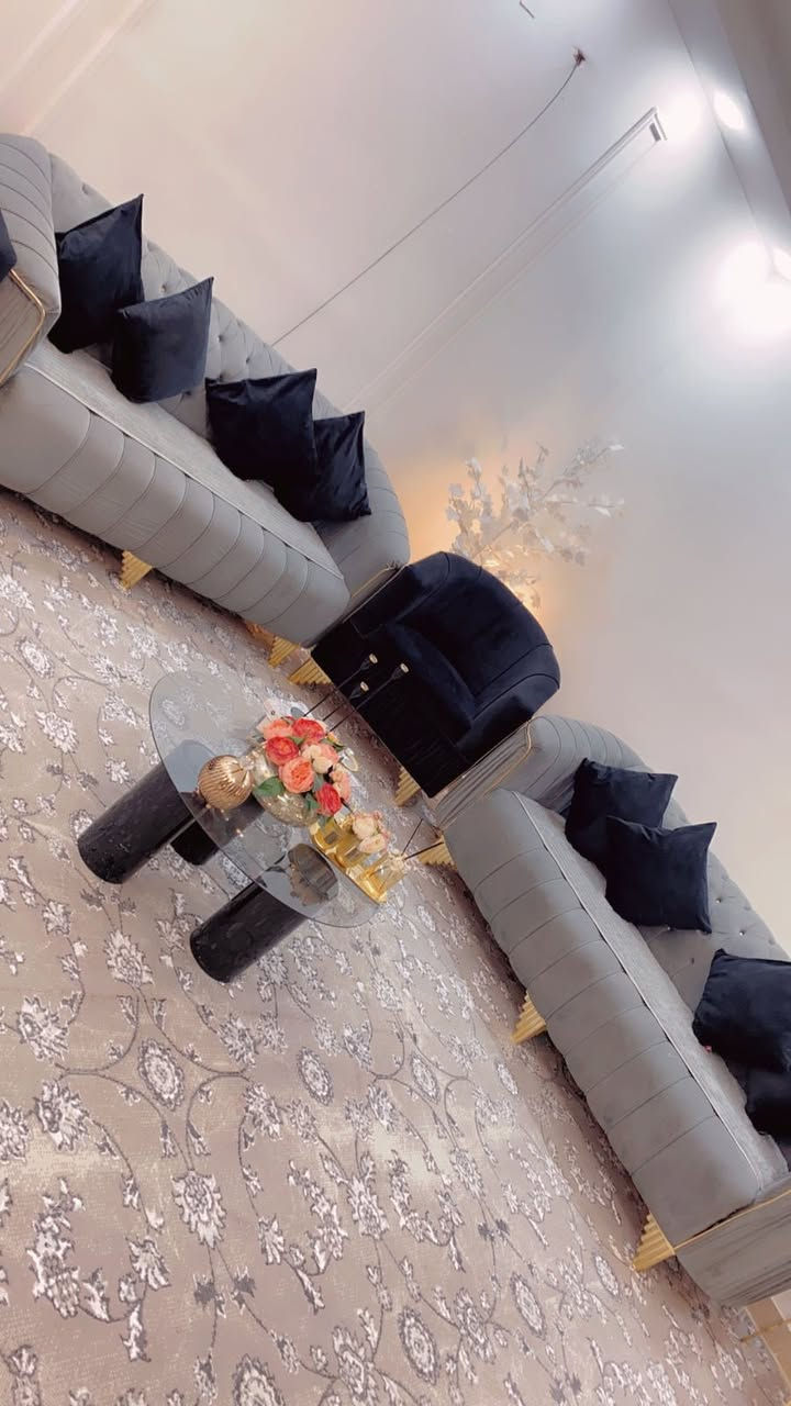 تخم + ديوان 
النظافة مثل ما معروضه جدا نظيفة
وجودة كلش عالية من المساند الاسفنج 
المكان مجمع نجمة السكني
سعر التخم الرصاصي 800الف
والديوان سعره 950الف


**إذا كنت صاحب هذا الإعلان وتريد حذفه لأي سبب، رجاءا أرسل رسالة إلى الدعم الفني**