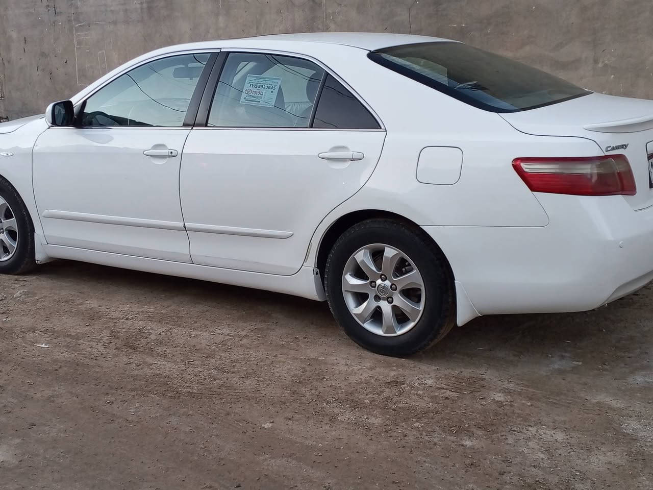 سلام عليكم كامري موديل 2007 خليجي بيه قطعتين رقم بغداد تحويل ثاني يوم سعر 105 وبيه مجال مكان فلوجه رقم هاتف ***********
