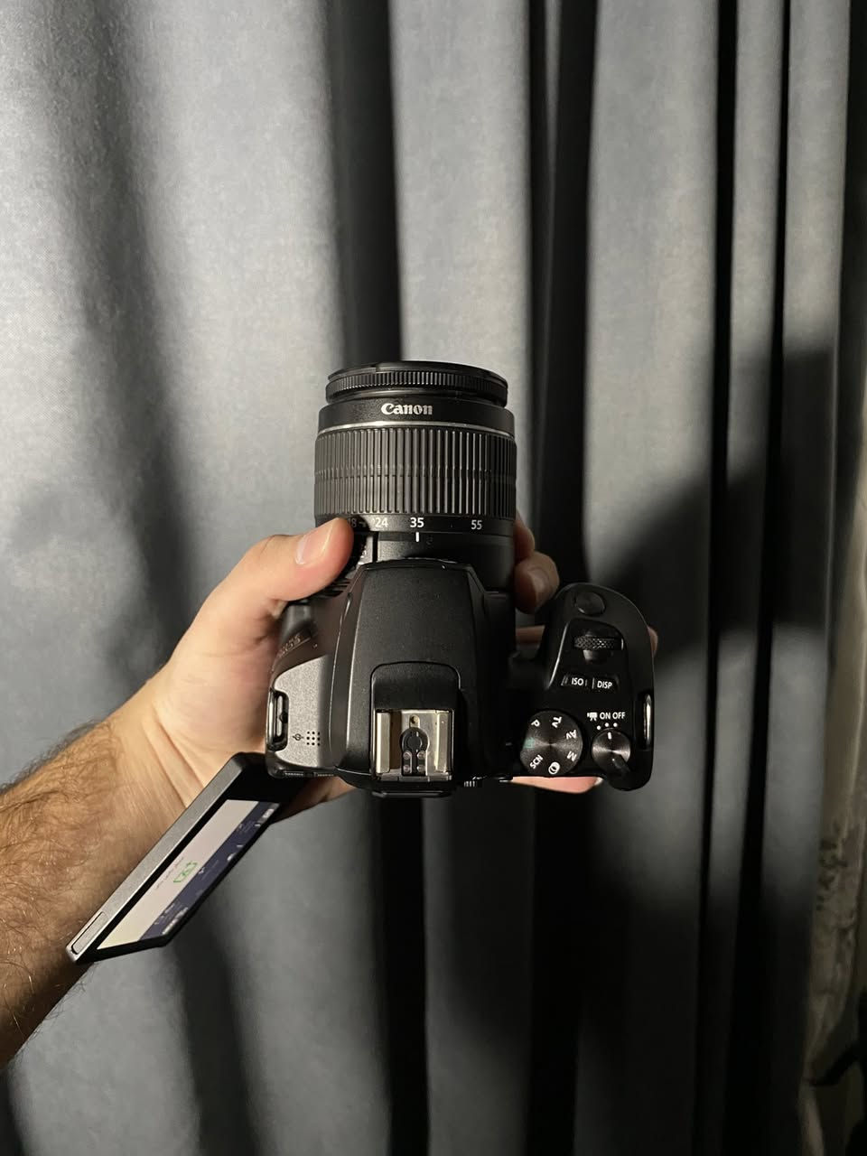 للبيع كامرا كانون 250D شاشة لمس قلاب 4K تصوير +wifi+ بلوتوث نضافه موضحة بصور
ملحقات 
عدسه 18-55
شاحنه
بطاريه 
السعر 600 الف وبي مجال 
مكان بغداد البنوك 
لايوجد توصيل


**إذا كنت صاحب هذا الإعلان وتريد حذفه لأي سبب، رجاءا أرسل رسالة إلى الدعم الفني**