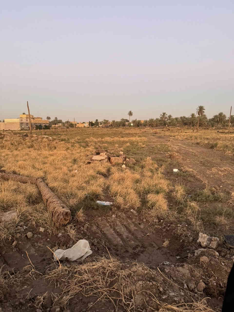 قطعتين للبيع م400سند 25زراعي
خدمات كاملة ماء كهرباء تبليط
شارع 8متر 
مكان القطع مقابيل محطة العرافان تبعد عن الشارع العام 600متر 
اسعار مناسبة جدا تنباع 400او200
***********
