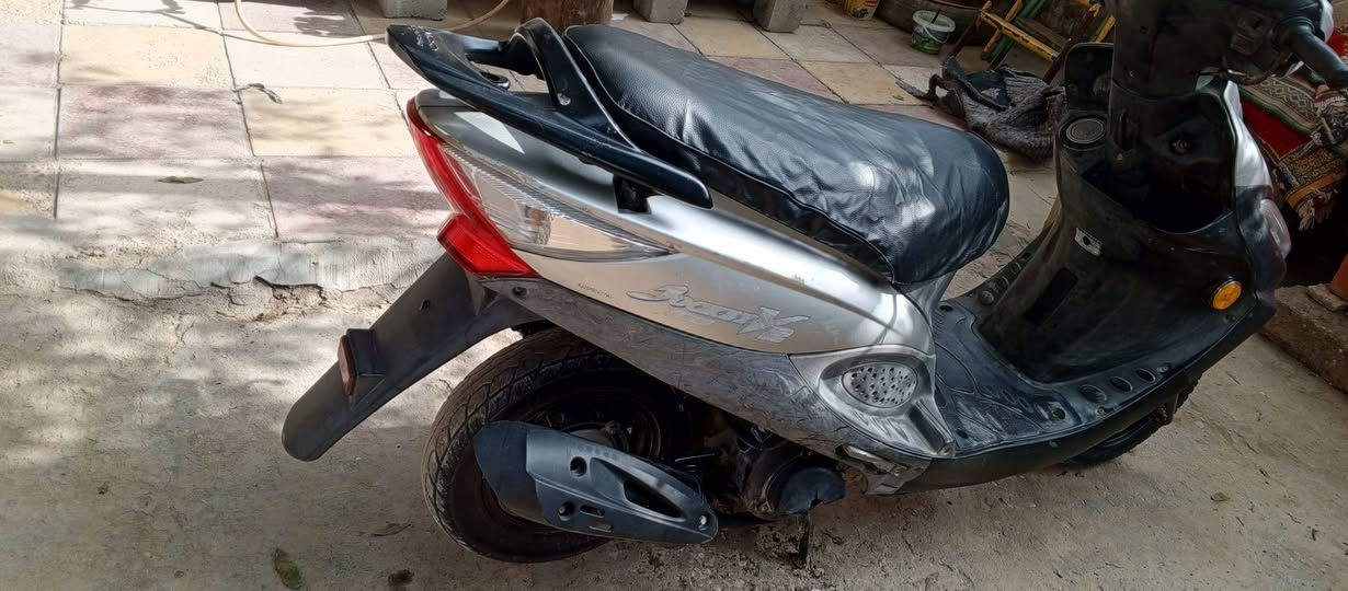 سلام عليكم 👋
للبيع Kamco v2
الدراجة نضيفة مابيها اي نقص جاهزة من كل شيء
كلها شغالة مكينة ناعمة لا تنقص ولاتبخر ولا تگطع 
كهربائياتها وگيجاتها كلها شغالة، السعر 550وبيها مجال
مكاني الغراف ***********
