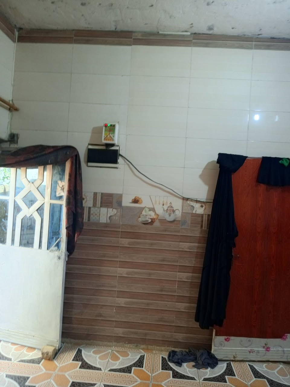 سلام عليكم بيت لبيع في ميسان لعماره حي الرحمه ثانيه قرب المجمع الطبي مساحه 100متر سعره 35 (.     ***********
