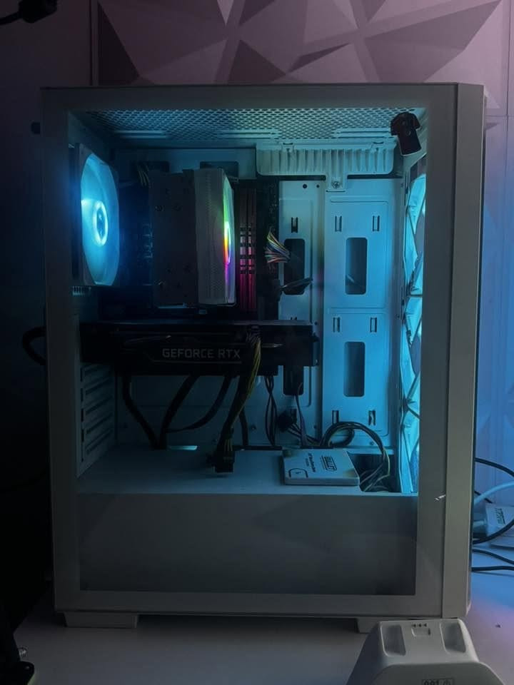 Pc للبيع
المواصفات 
I3-12100 
RTX 2060 SUPER (8G)
Mb- H610 M-E M.2
16G DDR 4  3200
SSD 256 M.2 NVMe
HDD 1T
ATX Case 
للتواصل *********** واتساب
مكان بغداد 
السعر 750,0000
وبيه مجال بسيط
