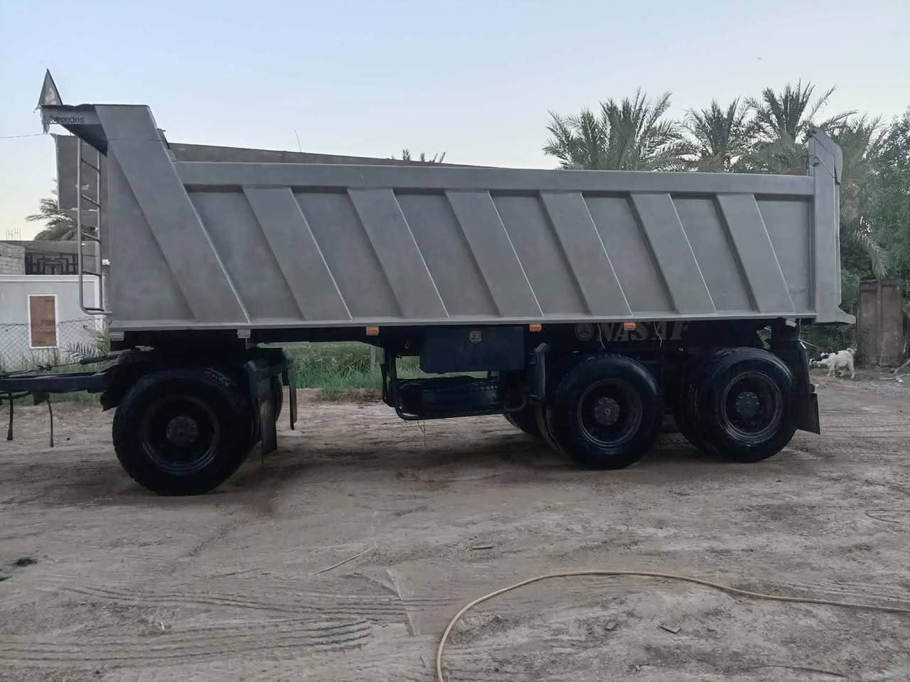 السلام عليكم للبيع أو مراوس بسياره صغيره مقطوره مايلر تايرات عايزه زوج طول 7 وربع ارتفاع ١٣٥ عربانه خفيفه رقم ***********
