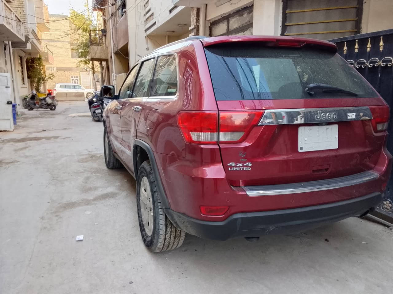 جيب لاريدو 2013 لمتد فول مواصفات خليجي  بغداد 4 ارقام العنوان بغداد حي تونس 
*********** تخم تاير جديد اي نقص مابيها سياره  بيها بارد قليل بل جاملغ اليمنه الامامي
