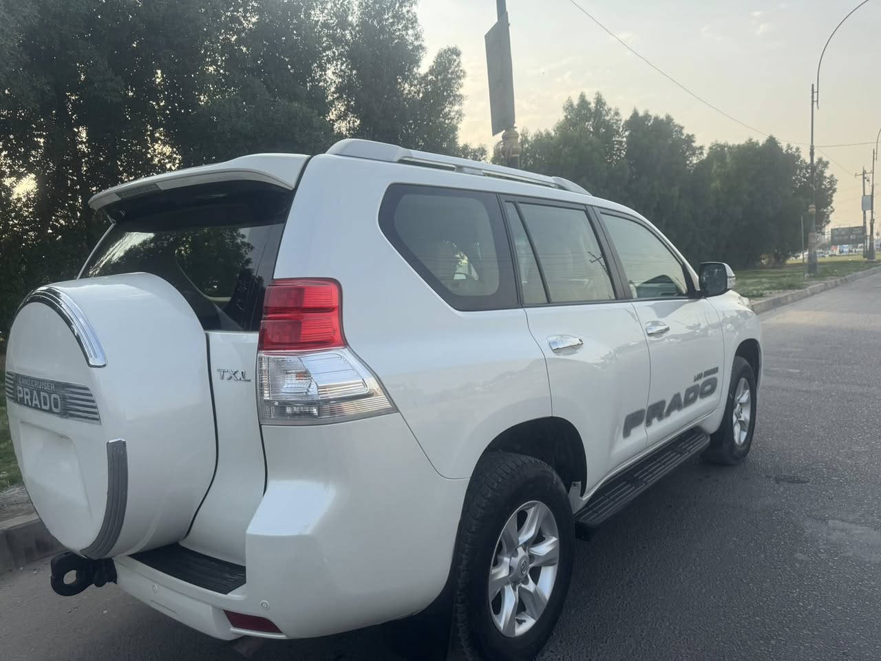 السلام عليكم 
برادو موديل 2013 TXL
مكفولة 
6 سلندر 4000 
كامرة وحساس خلفي 
رقم بغداد 
مكان السيارة كربلاء 
السعر 300 
رقم الهاتف :***********
