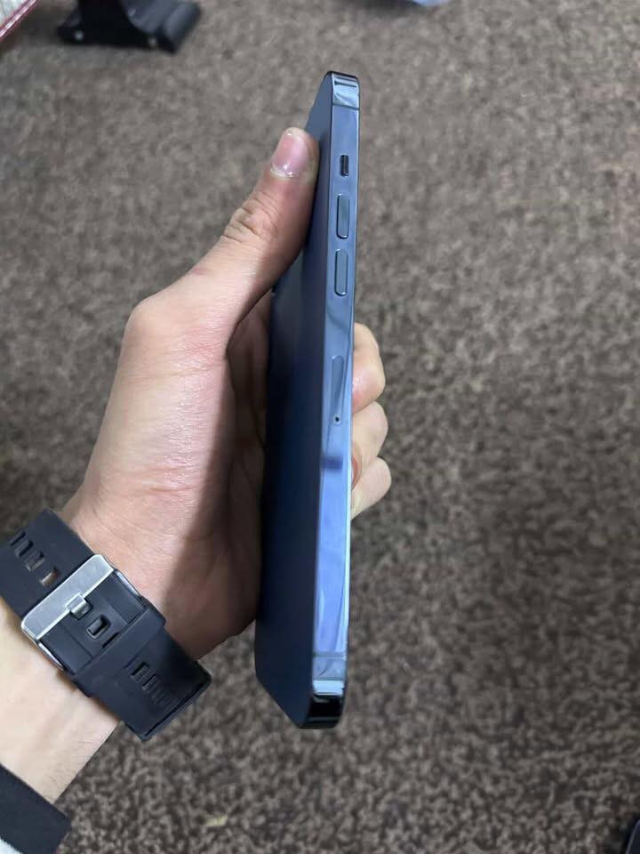 ايفون 12 برو ماكس لون نيلي الجهاز عربي شرق اوسط الجهاز كل مكفول كامل ع وضع الشركه فقط مستبدل شاشه تفصيخ  شاشه تفصيخ وع فحص نظافة الجهاز 💯 اذا بي زلغ واحد تأخذ ابلاش سعر الجهاز 340 وبي مجال بسيط العنوان بغداد المنصور رقم تلفون *********** وبي واتساب
