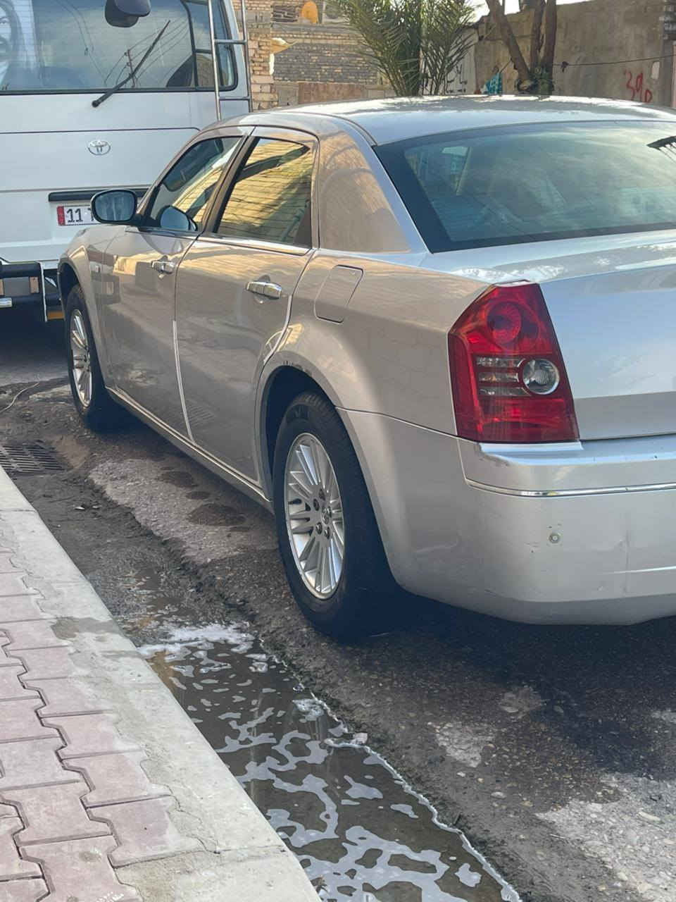 السلام عليكم اوبامه مديل 2010 رقم بغداد سنويه جديده راعيهه يمي مكينه وكير واكسن  وحداديه كله جاهز تخم تاير جديد حادث جاملغ وباب بدون دواخل السعر 130 وبيه مجال مكان السياره ميسان العماره ‏‪***********‬‏
