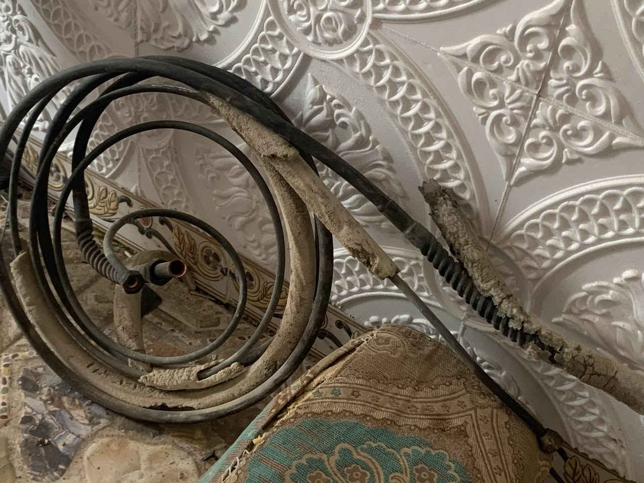 ثلاجه شرط التشغيل والتجميد سعر 150 سبلت الحافض طنين شغال عوزه غاز ويمكن بي ليك مامتئكد منه شغال هوه سعره 225
***********
