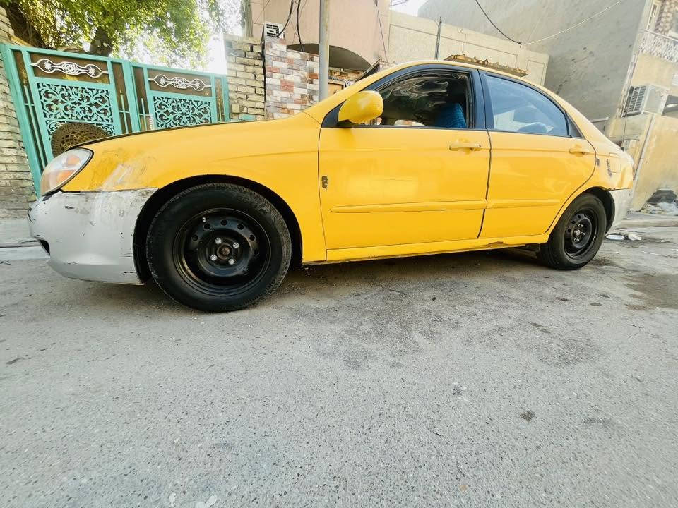 السلام عليكم 
كيا اسبكترا  مديل 2009 شكله كمااا موضح في الصور 
رقم بغداد / المكان بغداد الجديده سعر 62 و بيه مجال  
محرك 2000
***********
