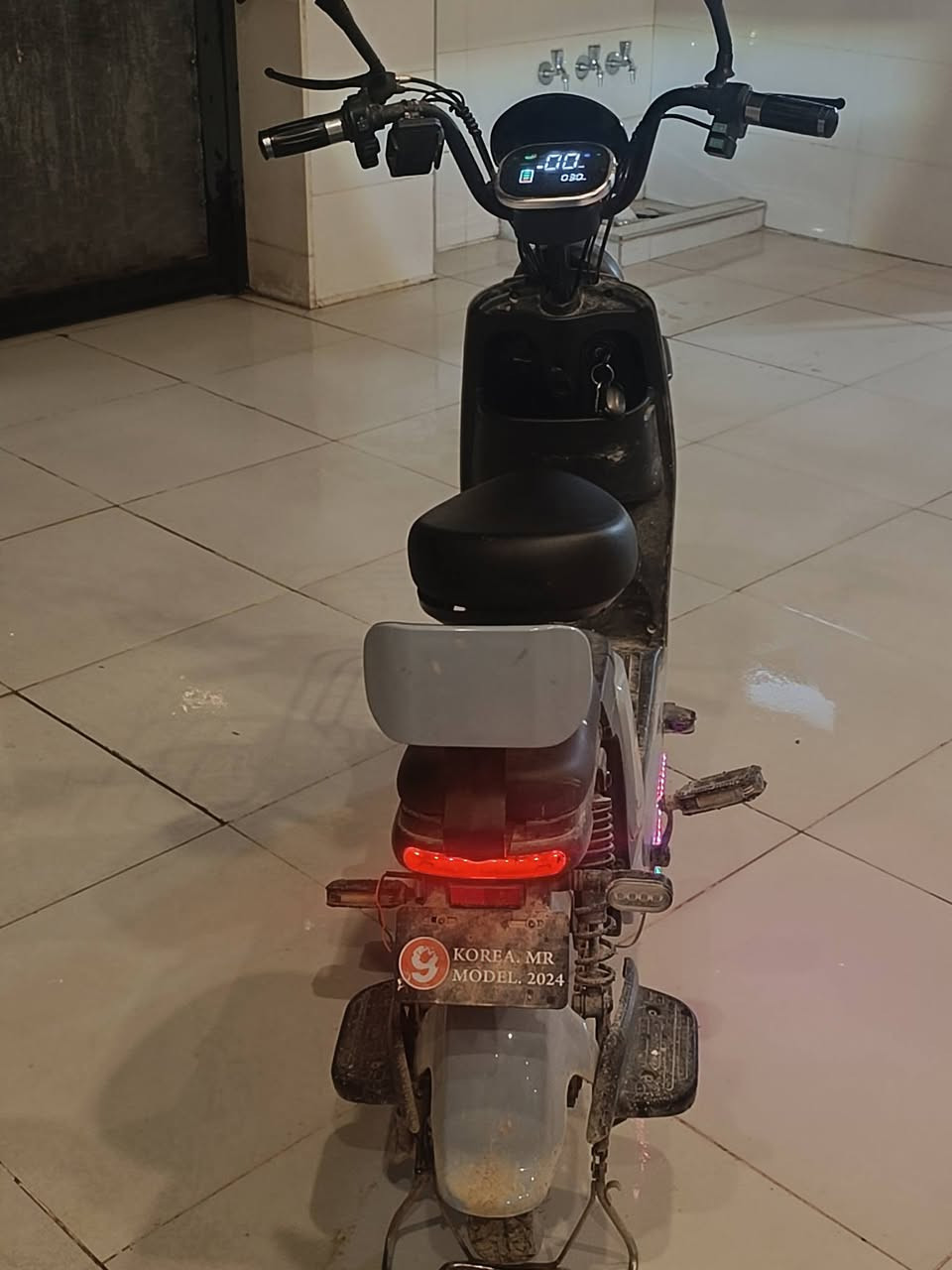 ماتۆر شەعن بۆ فرۆشتن کەم بەکار هاتو نرخی 300هەزار قوفل بۆپەیوەندی کردن ***********
