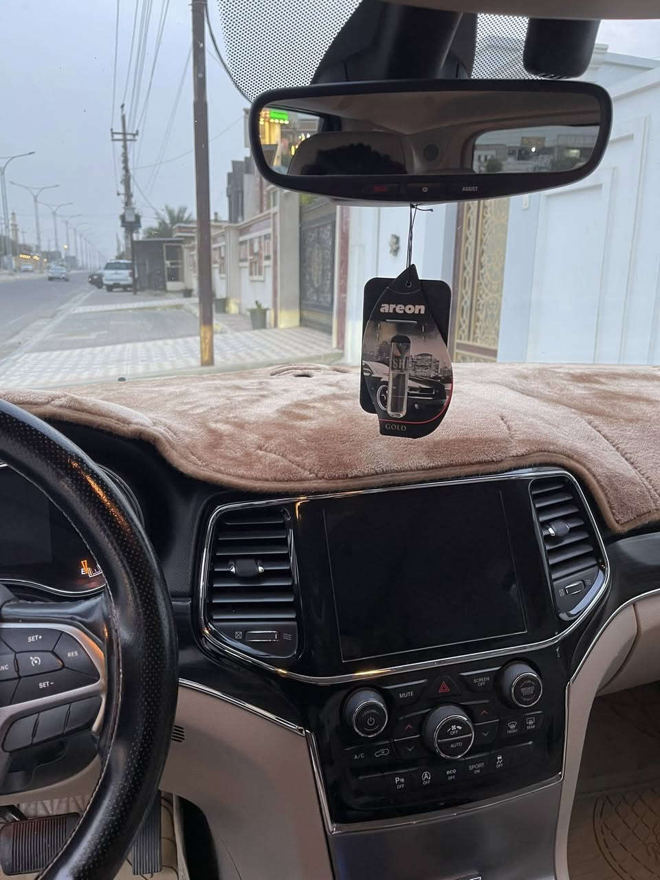 سلام عليكم جيب كراند شيروك وارد امريكي لمتد فول مواصفات كلين مكفوله من اي ضربه وصبغ
موديل 2019 رقم سليمانيه باسمي 
ماشيه 70 الف سياره جديده 
العنوان الانبار الفلوجه 
***********
***********
السعر 265
