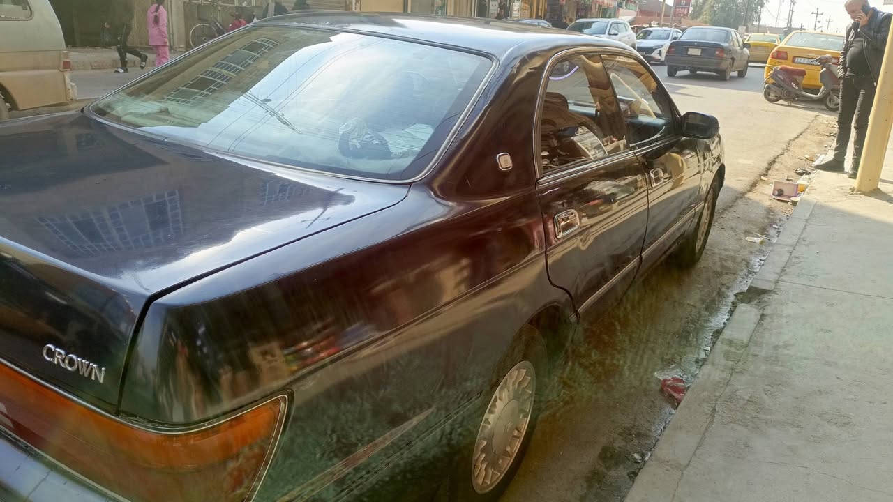 كراون بطة موديل 1993 رقم نينوى انكليزي أني صاحبها الشرعي السعر 55 وبيها مجال تبريد شغال مكفولة من الكص كهربائيات داخلها حيل حلو كلها شغالة التواصل 
***********
***********
