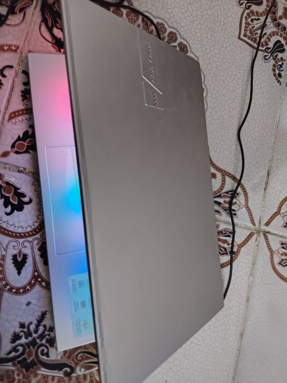 💻 للبيع: لابتوب ASUS Vivobook Pro 15 OLED (شبه جديد)
المواصفات التقنية: 

الموديل: ASUS Vivobook Pro 15 OLED (M3500Q) 

المعالج: AMD Ryzen 5 5600H (معالج قوي جداً للألعاب والمونتاج) 

كرت الشاشة: كرتين شاشة المجموع (المدمج + كرت خارجي قوي 3050 NVIDIA GeForce RTX بحجم 4 جيجابايت) 

الذاكرة العشوائية (RAM): 8 جيجابايت DDR4 بسرعة 3200 MT/s

الهارد (التخزين): 512 جيجابايت SSD (سريع جداً في الإقلاع وتشغيل البرامج) 

الشاشة: شاشة خرافية OLED بألوان حقيقية 100% DCI-P3 ومريحة جداً للعين. 

السعر:800 الف وبي مجال .

للاستفسار واتساب: ***********
