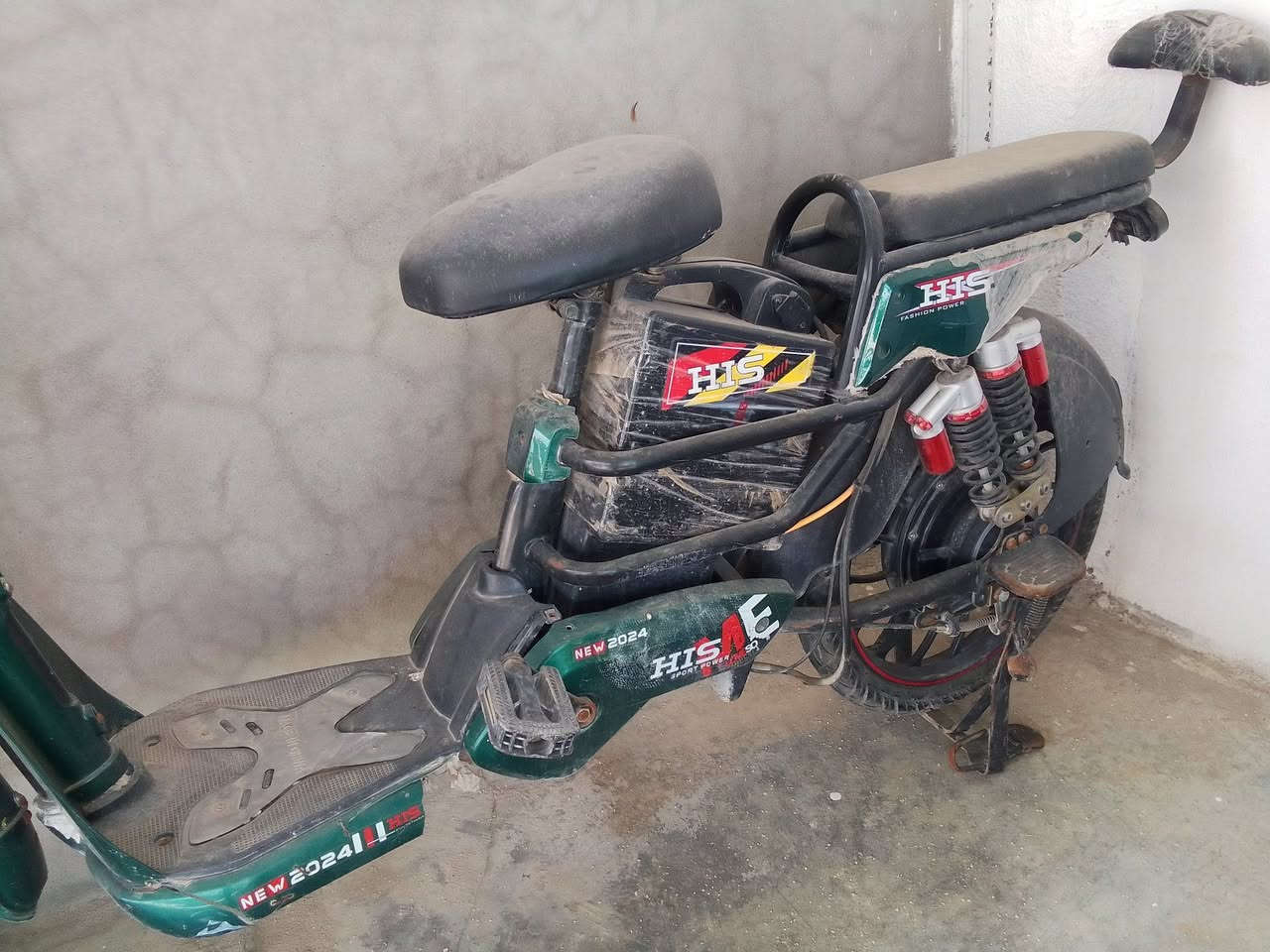 سلام عليكم 
اخوان بايسكلل شحن للبيع شركهHlS، بطاريه عدد5, بطاريه ما بي اي عيب. فقط الشاشه ما يشتغل..
مو شراي لا تدخل خاص وتكسر بل سعر


**إذا كنت صاحب هذا الإعلان وتريد حذفه لأي سبب، رجاءا أرسل رسالة إلى الدعم الفني**