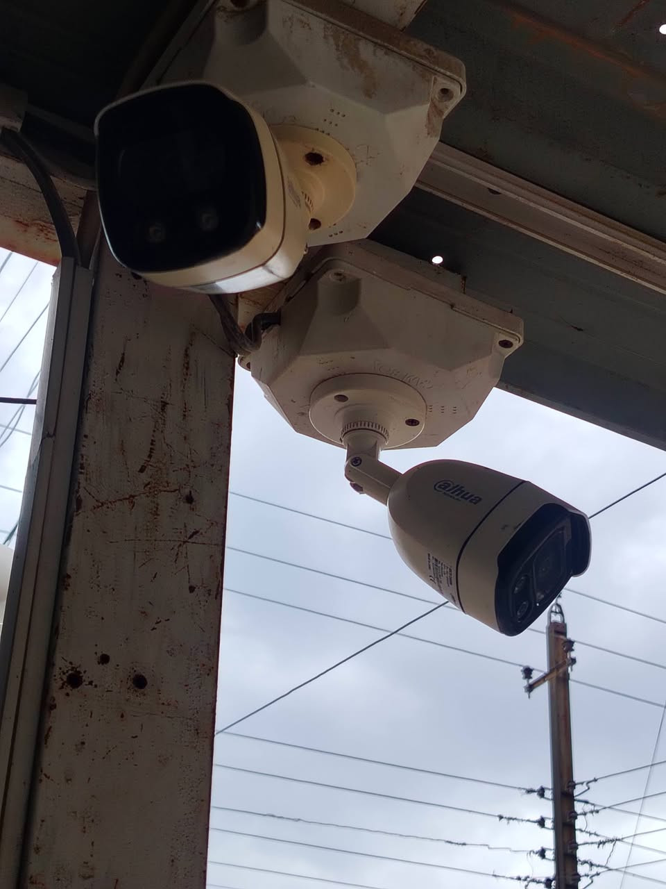 ديفي ار دهوى اصلي 4 جنل انا لوك
مع ماوس وكيبل اج دي
3 كامرات دهوه اصلي
للبيع سعر 90 الف
***********
