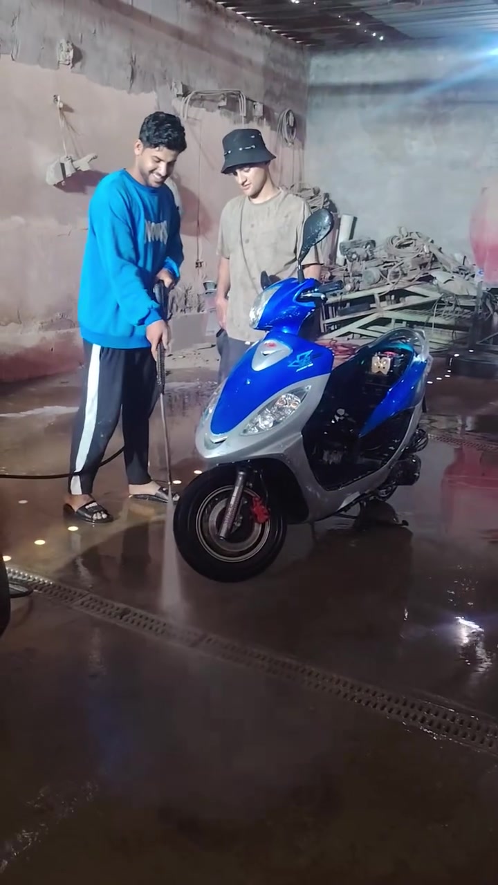 دراجه كامكو موديل 16 توهه طالعه من المعرض مكفوله كفاله عامه من كلشي
واي نقص ما بيهه مستعجل ع بيعها المو شراي لا يتصل سعرهه مليون وبيهه مجال بسيط
***********
