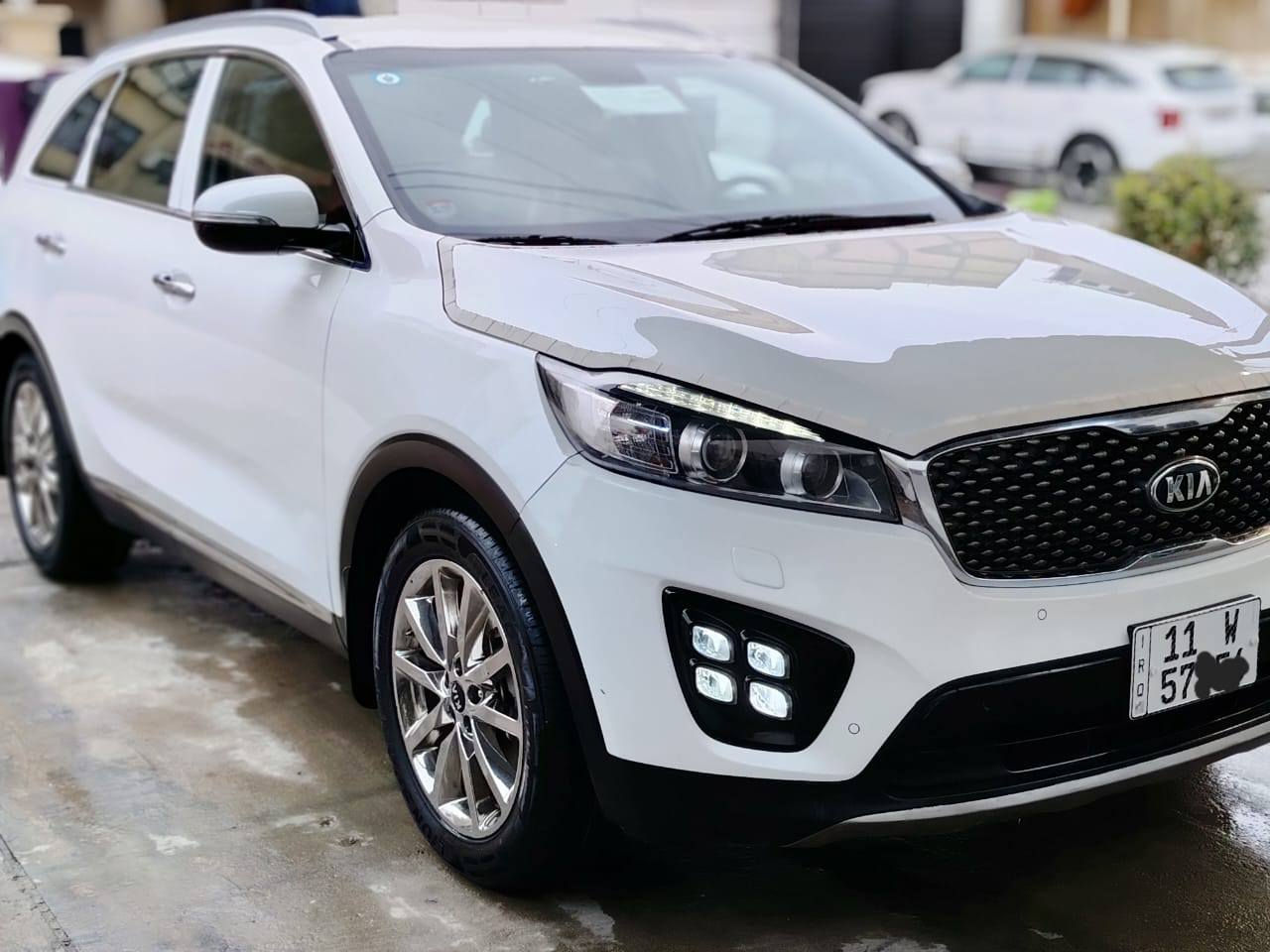 سلام عليكم
كيا سورنتو 2018 خليجي مكفول
رقم بغداد انكليزي دولي الجديد  بسمي 
ماشية 52 حقيقي
نظافة السيارة موضحة بالصور جديدة بمعنى الكلمة 
  مواصفات السيارة المعروفة 
بصمة تشغيل  عدد 2
سايد بريك دكمه 
كراسي كهرباء + جلد لونين
حساسات امامية و خلفية
لايت زنون اصلي لد امامي و خلفي 
زراك لايت باب خلفي كهربائي 
محرك سته سلندر 6  سبعه راكب 7
تبريد 3 قطع 
ثلاث قطع تبريد تبريد بيانو 
اشاير بالمري + مري شفط و ترحيب 
شاشة كبيرة و كامرة دوارة
ابربع انظمة قيادة /Normal/Eco/Sport/Smart
وباقي المواصفات المعروفة 
السيارة مكفولة صبغ وضربه و بارد أخت زيرو
محرك ما مفتوح كير ما مفتوح على وضع شركه
السيارة باسمي طبعا تحويل مباشر 
***********
العنوان📍بغداد شراي يتصل ويدلل
للاستفسار  📞 ***********
