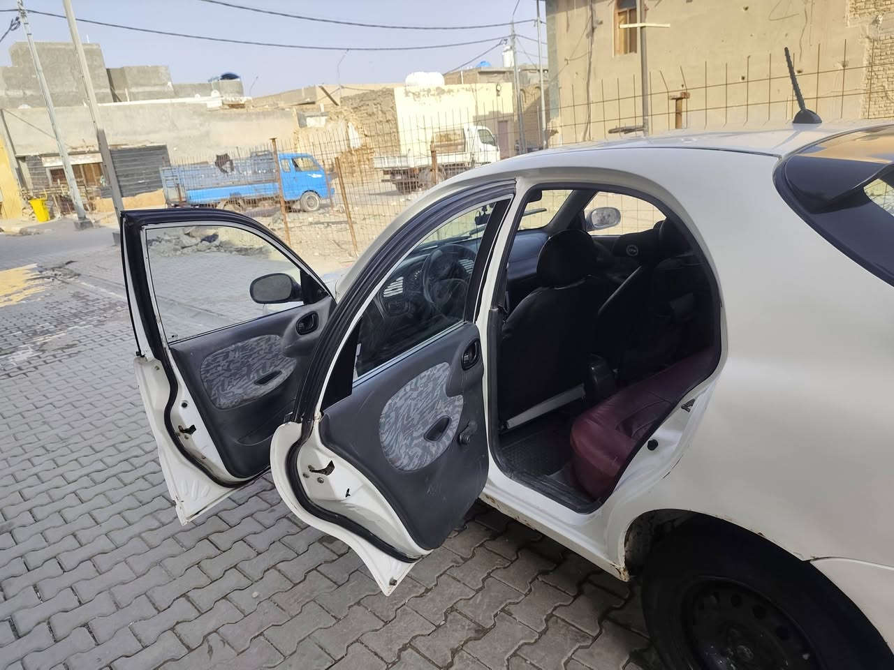 دايو لانوس صالون موديل2001
رقم واسط انكليزي دولي . كير عادي.هزه جديده تحويل ثاني يوم
سياره عائليه نضيفه مناقصها كلشي
شاشه+ كامره حوادث+ كير ومحرك بلادي
كهربائيات كلها شغاله.سنويه لنهاية ال27 بأسمي 
سياره نضيفه جدا ومتعوب عليها
صدر أمامي خلفي كله جديد.تخم تاير جديد.ربع متصرف عليها
السعر 38 وبيها مجال حق الجيه
العنوان واسط ناحية شيخ سعد 
للاستفسار/***********
