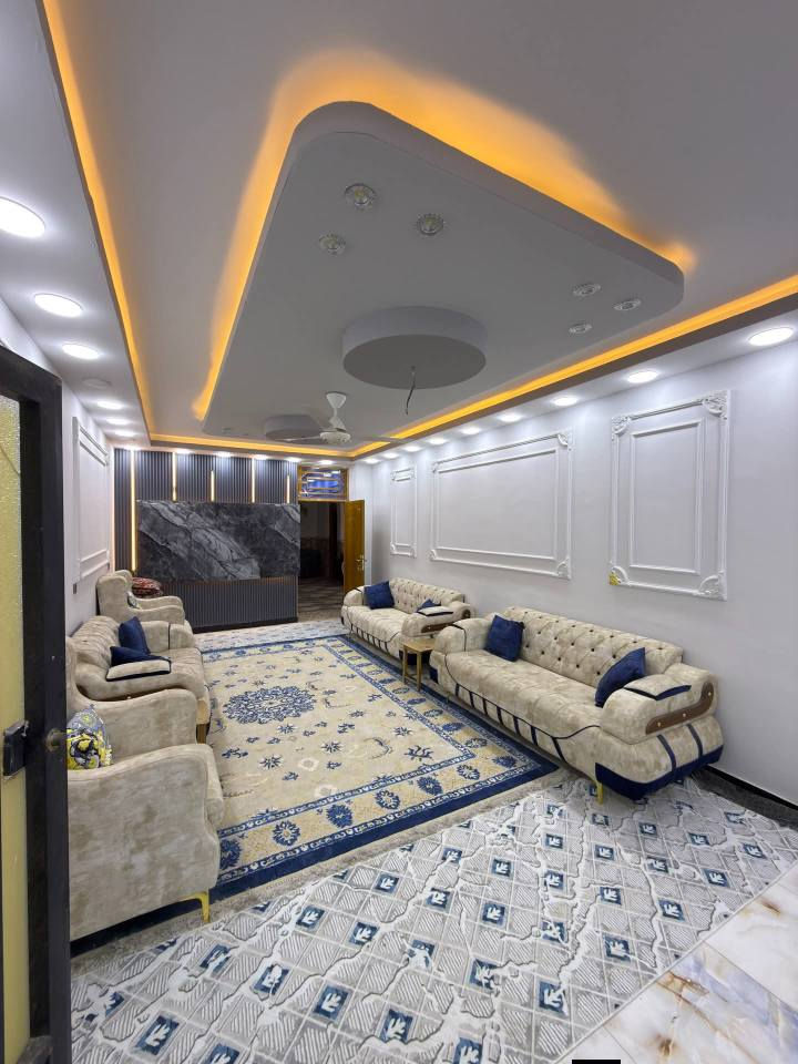 بيت طابقين 300 متر بناء حديث
السعر 350
مشتمل 75 متر 
البيت مع المشتمل كامل 450
العنوان الديوانية العروبه الثالثه فرع أسواق الربيع
للتفاصيل ***********
