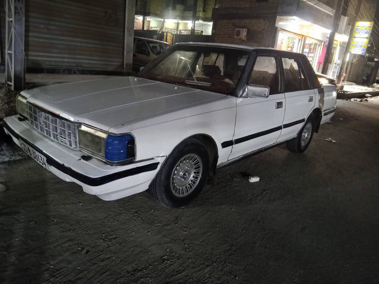 السلام عليكم سوبر للبيع 
مكينه وكير 2ونص جدد 
السياره حله وخير من الله رقم انكليزي بغداد بسمي تاير جديد جعمقه نضيفه. اكسن السياره جاهزه تبريد شغال 
السعر 39 وبيه مجال بصيط  مكاني  شطره
***********
