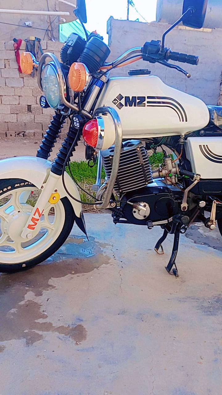 السلام عليكم MZ البيع نضافتهه 95 موديل 82 بدون الشراي يراسلني خاص السعر 5مليون رقمي ***********
