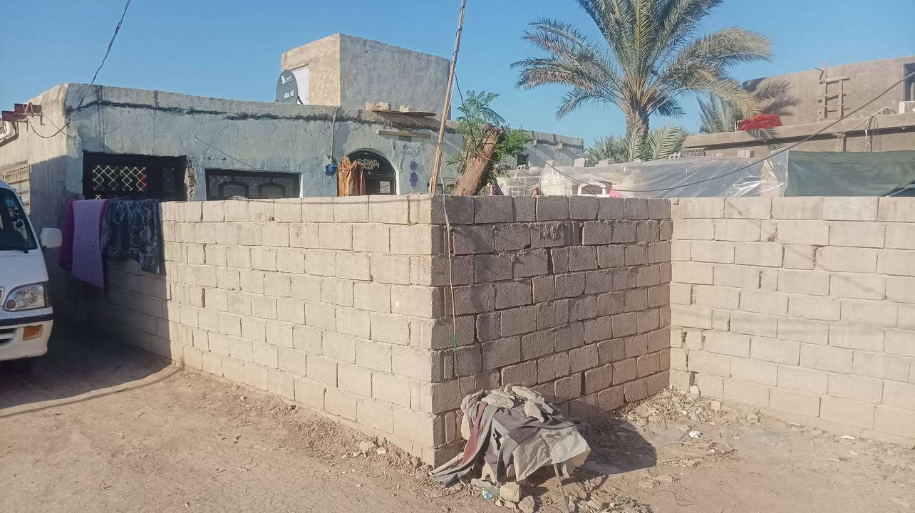 يا الله سلام عليكم للبيع ارض طابو زراعي سند 25 تحميل أسهم وبيسمي مساحه 3دونم وربع +هيكل طابوق وبيت ابلوك  كافة الخدمات موجوده السعر 275 مع المجال استفسار *********** العنوان بابل ابوغرق خلف المجمع الكوثر السكني
