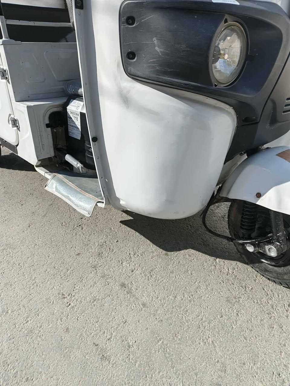 سلام عليكم تكتك مديل 22 شهر 10رقم وسنويه ديالئ عربي تكتك بيه جو بغليت اليمن صبغ تخم  جديد  مسجل كبات كاعيات دوشمه  دوس معمره سعر8000بيه مجال اتصل ودلال رقم *********** مكان ديالئ خان بني سعد
