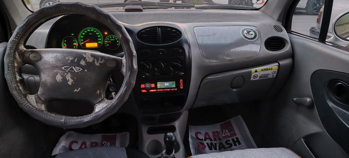 سيارة QQ لون ابيض 2013
للبيع 
محرك وكير شرط 
تبريد وتدفئة  شغال 
بدون صبغ بدون بارد 
صبغ فقط دوائر ودوسات 
طخم السيارة نص عمر
التايرات نضيفة 
الرقم والهزة جديد 
السيارة بأسمي 
شرط التحويل 
بيها ملاحظات كدام العين فقط .
السعر 37$ وبيها مجال 
للاستفسار 
***********
***********
