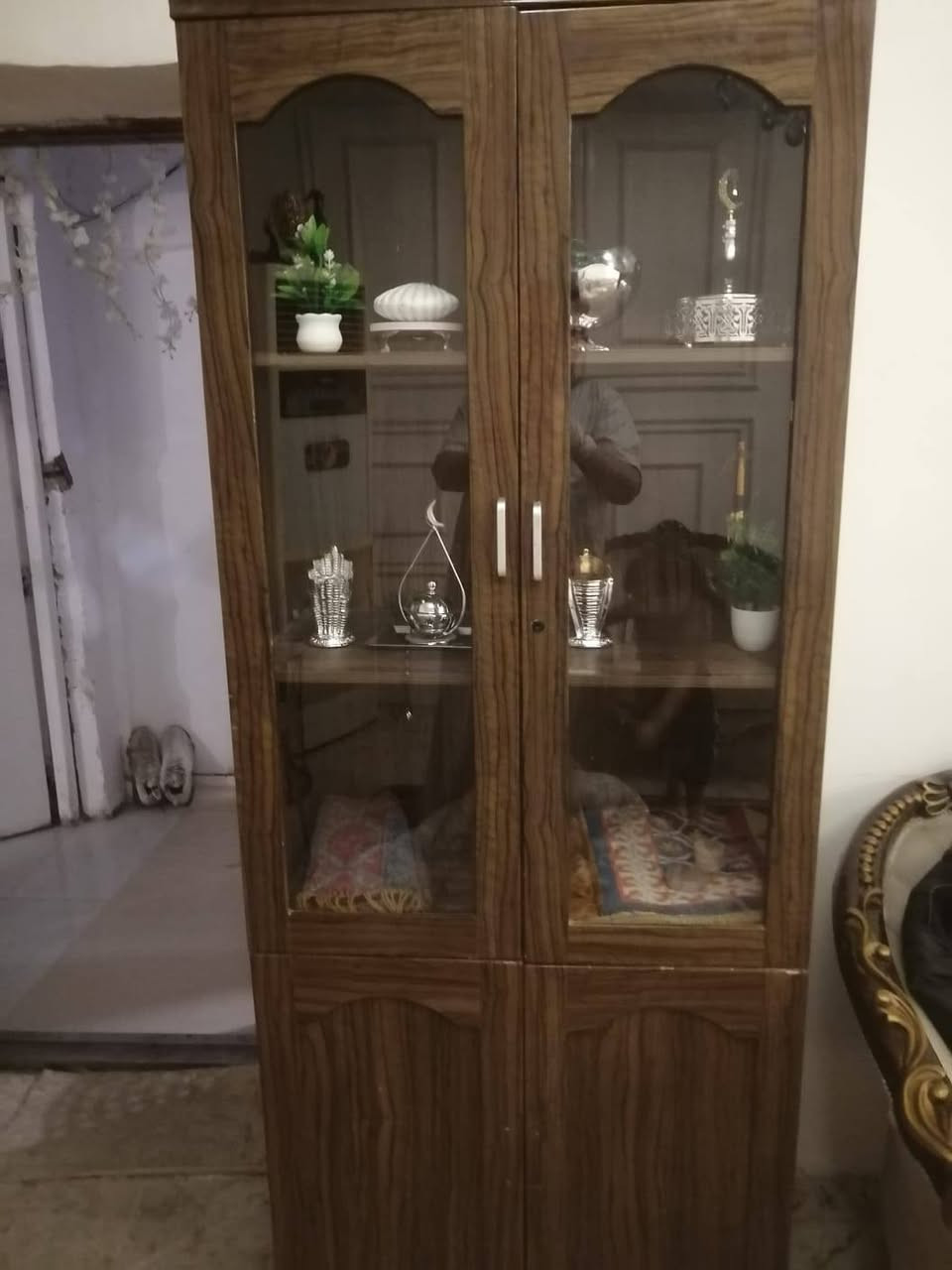 ميز كتابه مع مكتبه لبيع السعر200 الرقم ***********
