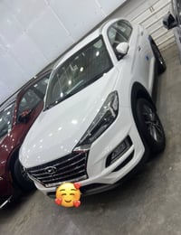 توسان موديل 2019  لايت 5 عدسات  بصمه  جلد  السياره ماشيه 61 على ايدنه ...