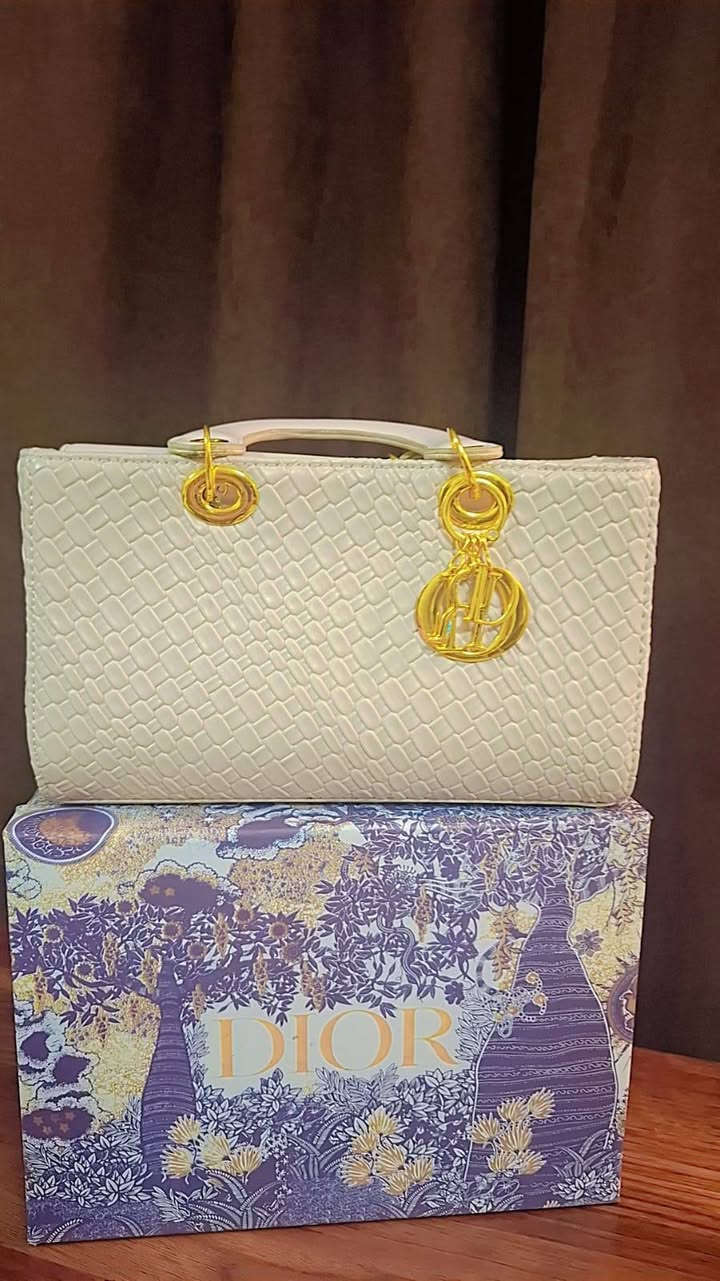 بأسعار مناسبة جدا 
متوفر توصيل


**إذا كنت صاحب هذا الإعلان وتريد حذفه لأي سبب، رجاءا أرسل رسالة إلى الدعم الفني**