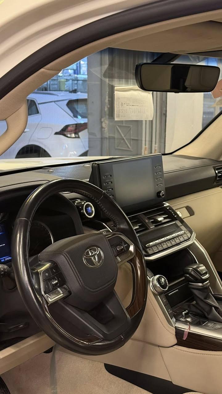 السلام عليكم

‏ 🌪️LAND CRUISER 2024

‏GXR LlMTED SAS 

لاندكروز 2024 ساز تنفس طبيعي 

ماشية25000km سيارة بوضع الزيرو 

السياره فول مواصفات مكفولة . فقط بارد بسيط بل صندوك

موجودرقم بغداد بسمي تحويل ثاني يوم

السعر 695 ورقة 🌟

مكان السيارة بغداد  📍

تواصل 

***********
