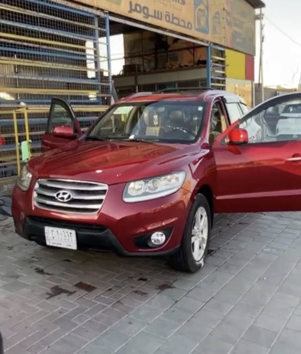 سنتافي 2012 فول مواصفات
مكينة 6 سلندر 3500 
7 راكب
كشنات تدفئة
شاشة كبيرة 
فتحة 
السعر 135 وبيها مجال 
المكان الشعب 
غير متواجد بالفيس و الماسنجر ‼️
 ***********
