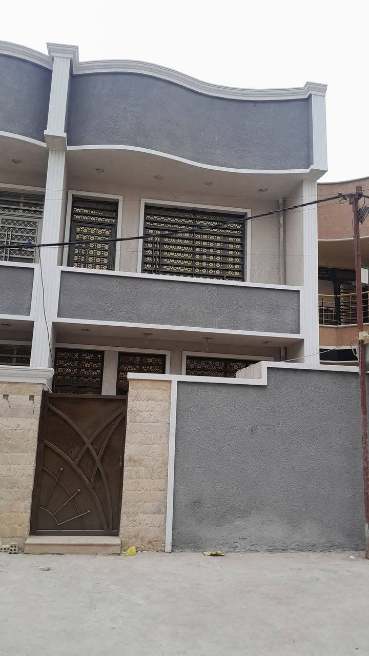 بيت اللبيع المساحه ١٠٢ بيت جاهز قيد النشاء بناء حديث٢٠٢٥
خدمات كاملة ماء كهرباء مجاري تبليط ومدفوعة الخطيب الازراعي شارع مشمشة فرع أسواق الباشا التواصل ***********.يوجد واتساب
