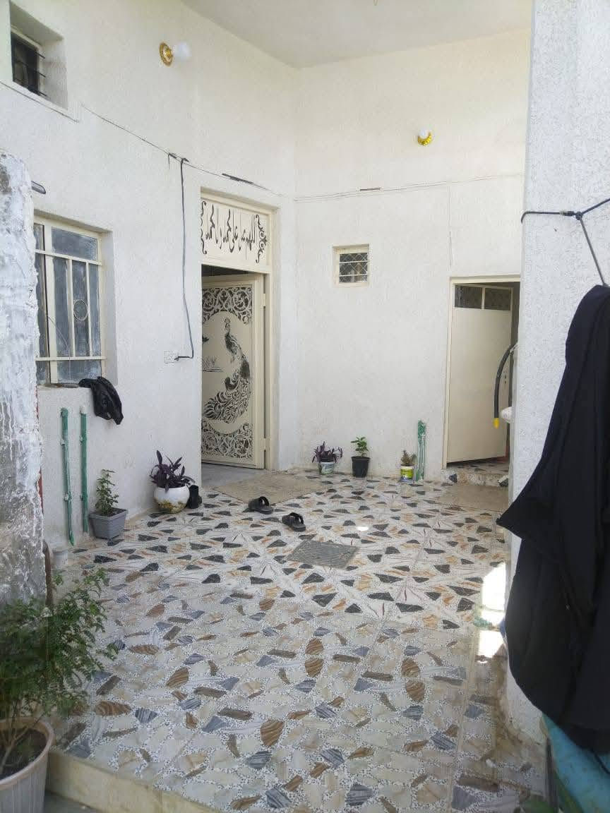 على بركه الله مشتمل للبيع 
العنوان حي العباس النموذجي 
نوع العقار طابو صرف 
مساحه 100متر مع خدمات كامله يتصل للشراي *********** أو مراسله الصفحه المعلومه المشتمل ع شارع وحديث

